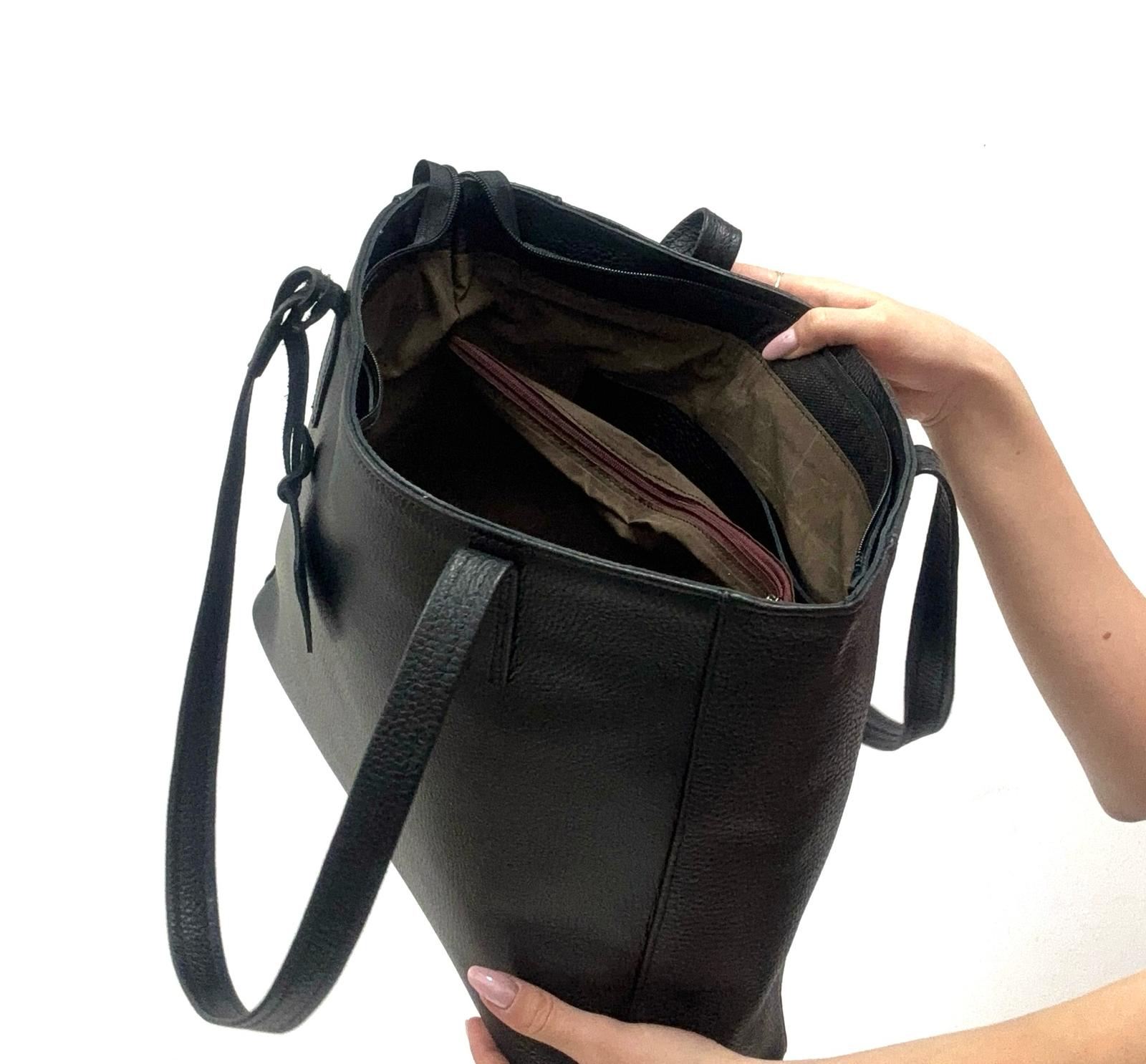 GEANTA AURA NEAGRA + PORTOFEL BARBĂTESC